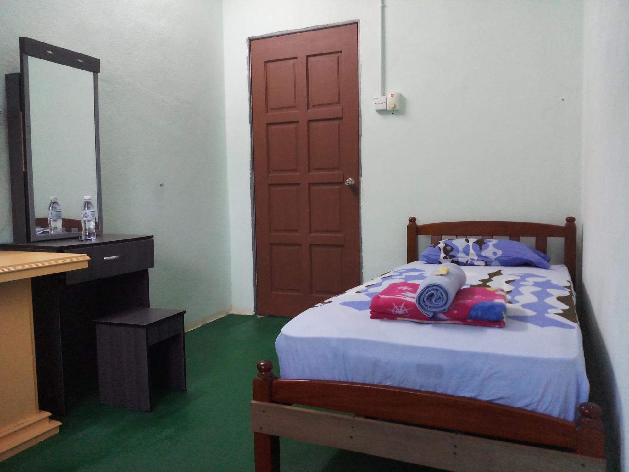 באטו פרינג'י Tony'S Guesthouse At Teluk Bahang מראה חיצוני תמונה
