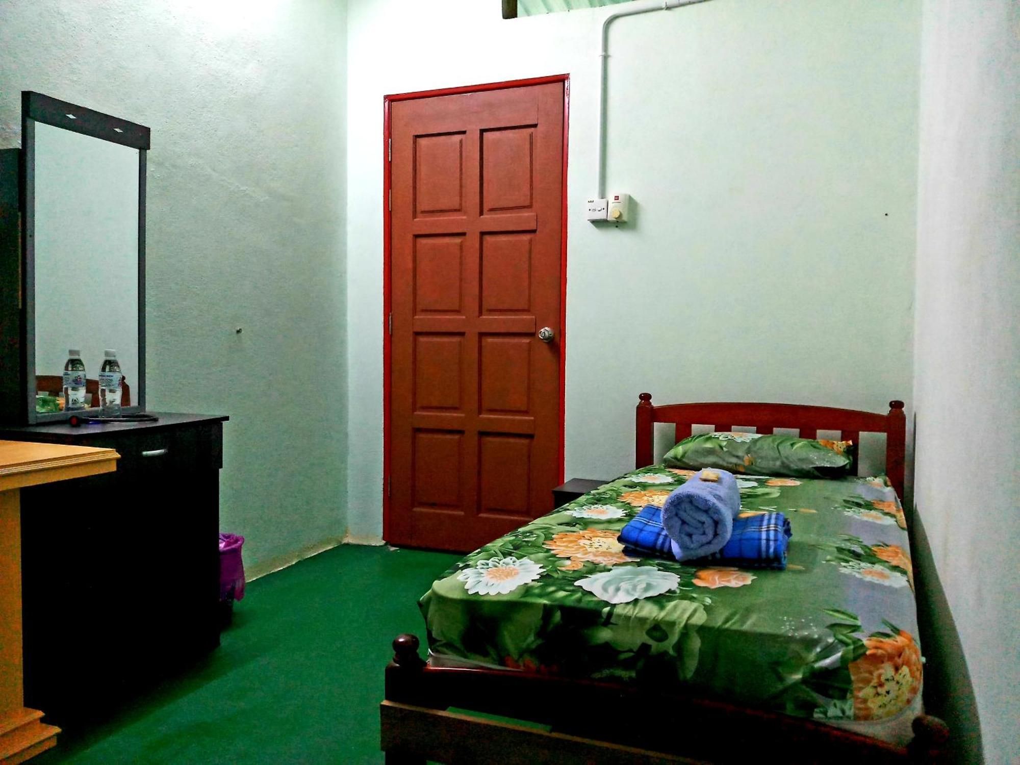 באטו פרינג'י Tony'S Guesthouse At Teluk Bahang מראה חיצוני תמונה